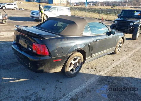 2000 Ford Mustang из США, поврежденный, VIN 1FAFP4442YF256990